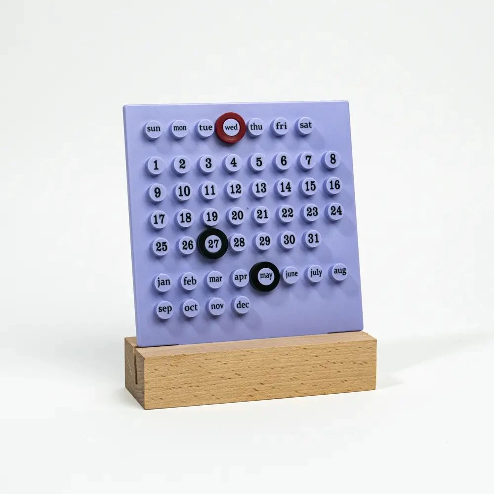 Calendar perpetuu de birou din lemn