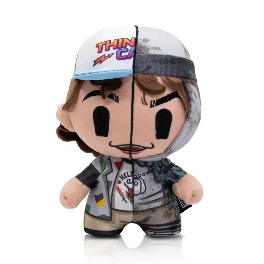 Jucărie moale YuMe Stranger Things Dustin Times Change Edition Window Box (17,5 cm)