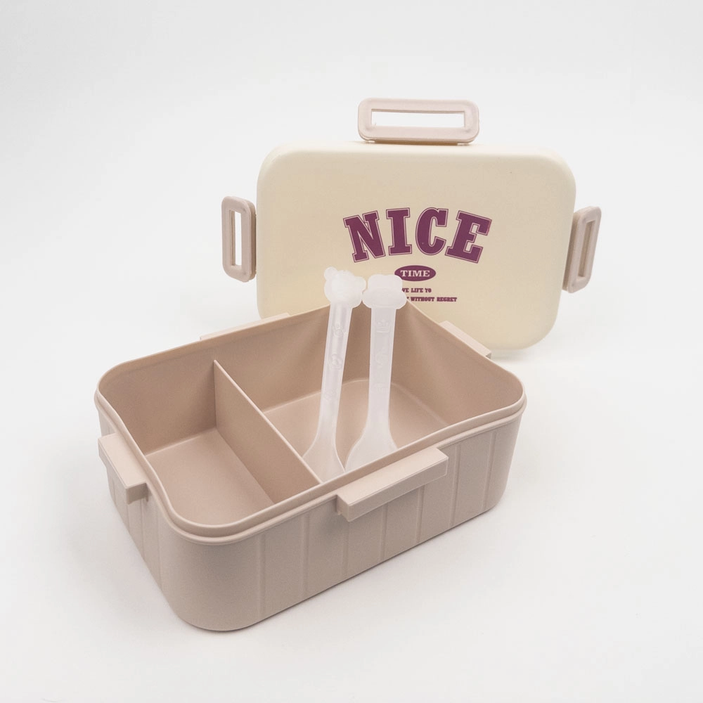 Plastic lunch box (with spoon and fork)